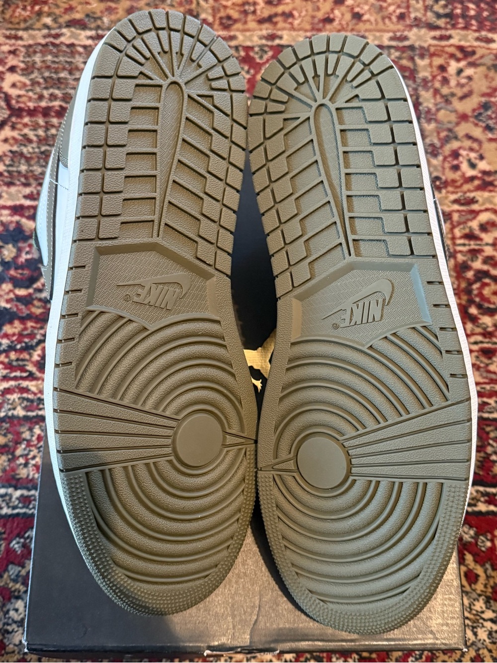 Jordan 1 Low Black Toe Medium Olive - Top Sneakers in Olive, Black & White - Picture 5 of 6